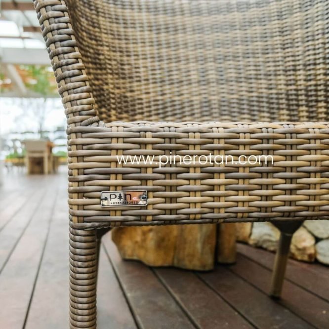 Set Meja Kursi Makan Cafe / Resto Outdoor Rotan Sintetis - Caribia Dining Set - Kingstone Arm Chair - Palm Sugar.