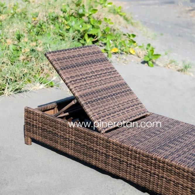 Kursi Kolam Renang Rotan