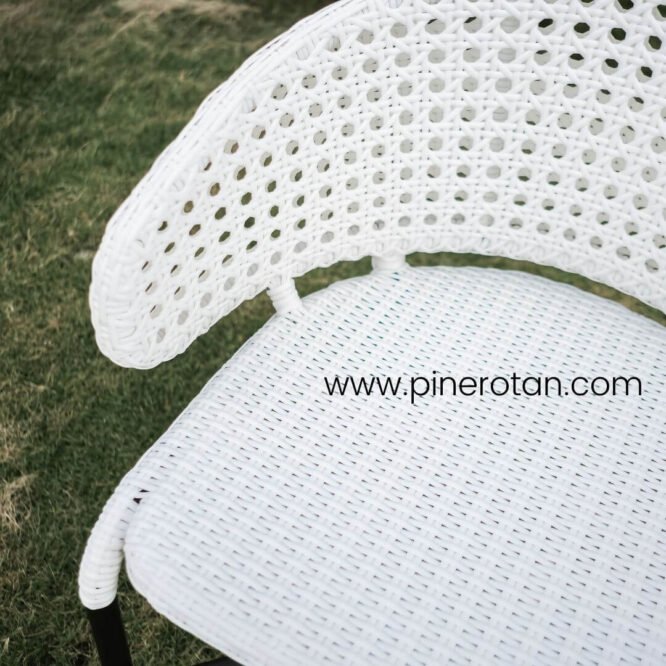 Kursi Makan Rotan Sintetis - Jacky Arm Chair White