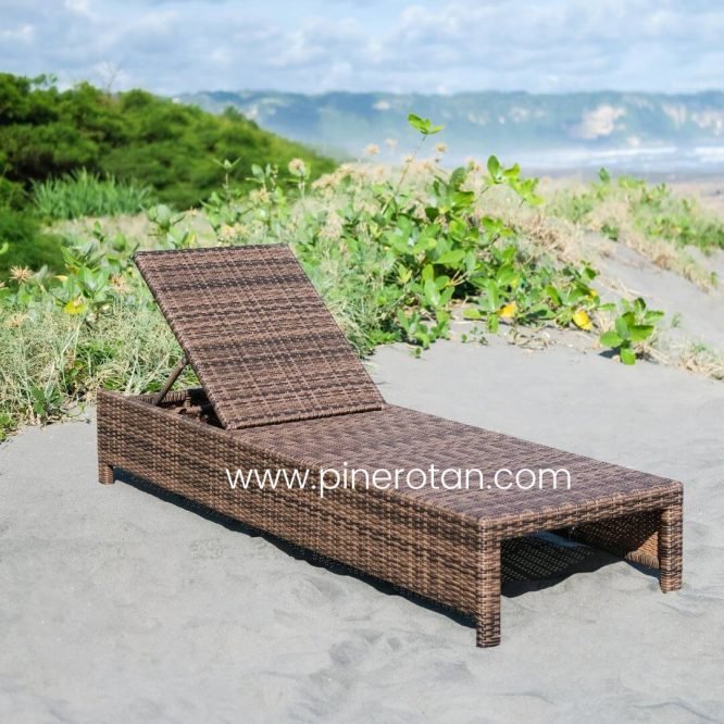 Sunbed Rotan Sintetis