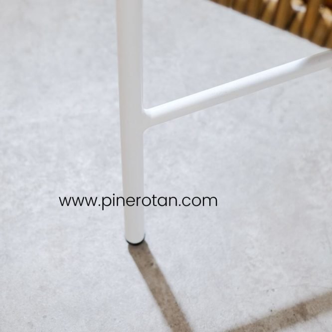 Set Meja Kayu Kursi Teras Pine Rotan Sintetis / Salute Terrace Set - Red Pine - Labu Coffee Table.