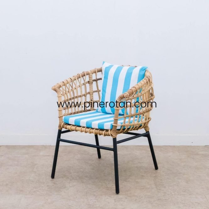 Set Meja Kursi Makan Cafe Minimalis Rotan Sintetis Outdoor 4 Kursi - Fender Dining Set - Mali Arm Chair - Seashell.