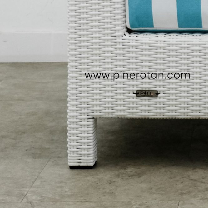 Sofa Tamu 1 Seater Pine Rotan Sintetis Taman Outdoor /Peru Sofa 1 Seat - White.