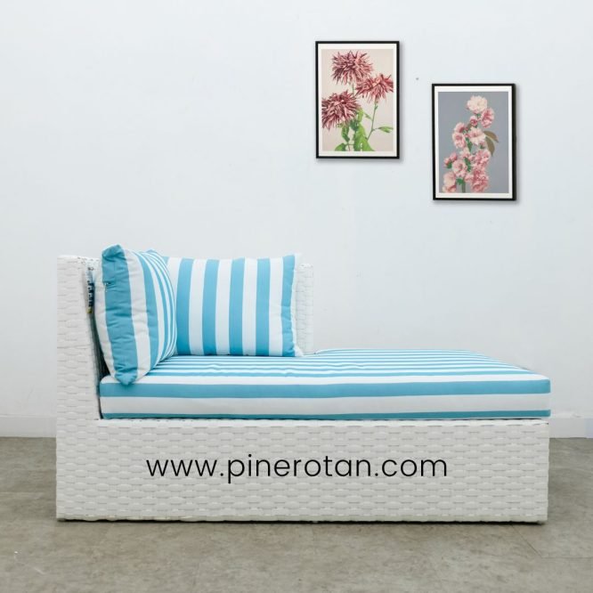 Kursi Sofa Sudut Pine Rotan Sintetis / Sofa Bed Taman Outdoor - Roma Long Chair - White.