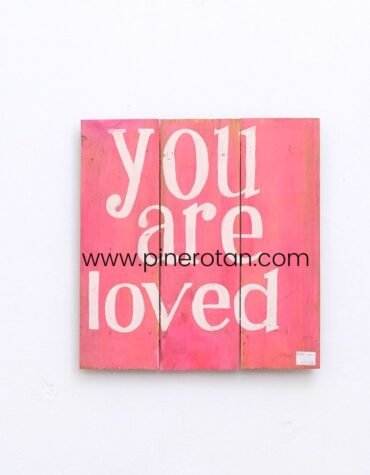 Walldeco Dinding Kayu Tulisan - Walldeco ‘YOU ARE LOVED’
