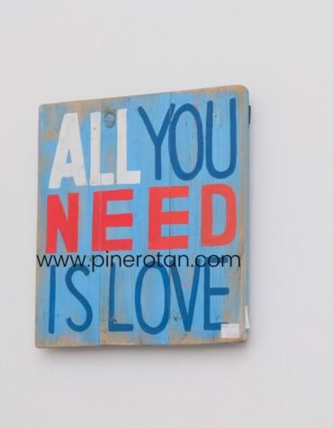 Walldeco Kayu Tulisan Inspirasi - All You Need Is Love