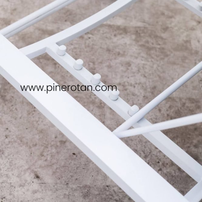 Sunbed Kolam Rotan