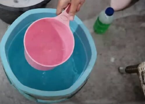 siram dengan air bersih