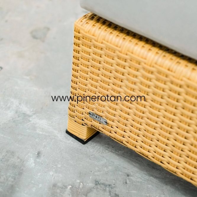 Sofa Stool Rotan Sintetis - North Ottoman - Natural Honey