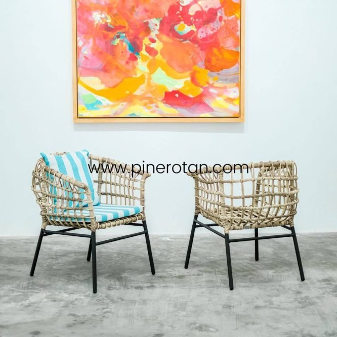 Set Meja Kursi Teras Rotan Sintetis Premium / Set Kursi Meja Taman Outdoor Pine Rotan - Mali Terrace Set - Milan Table I Kaki Hitam - Seashell.