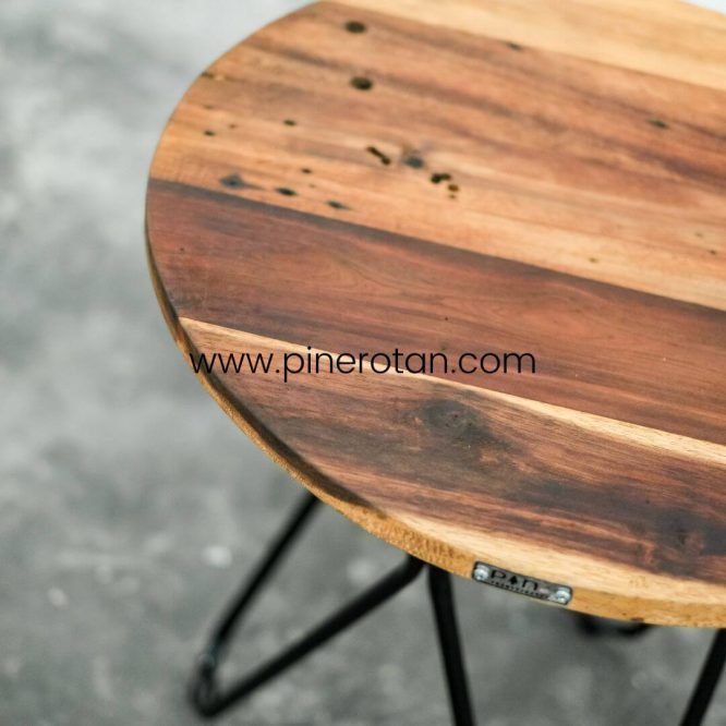 Set Meja Kursi Teras Rotan Sintetis Premium / Set Kursi Meja Taman Outdoor Pine Rotan - Mali Terrace Set - Milan Table I Kaki Hitam - Seashell.