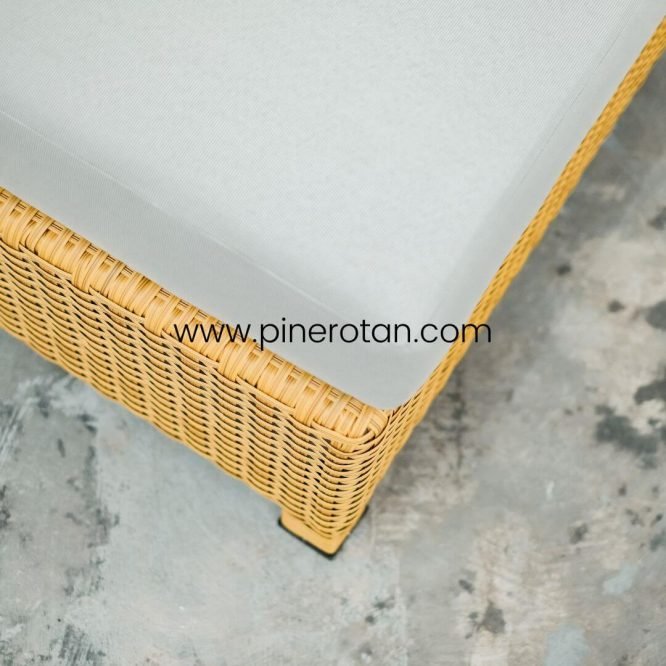 Sofa Stool Rotan Sintetis - North Ottoman - Natural Honey