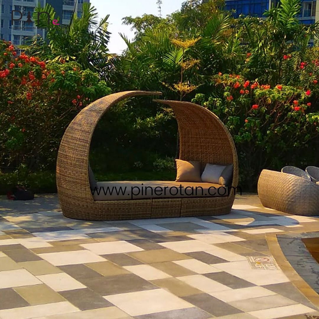 daybed rotan sintetis - The Westin Surabaya