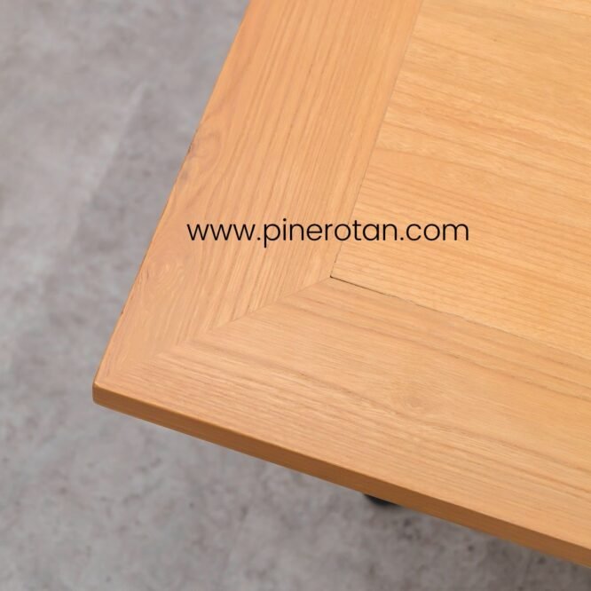 Meja Makan Kayu Jati Solid Vintage Cafe Resto Kapasitas 4 Kursi Modern / Harley Polos Dining Table
