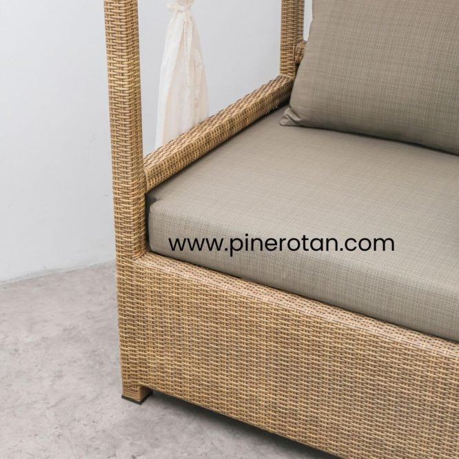 Sunbed Kolam Renang