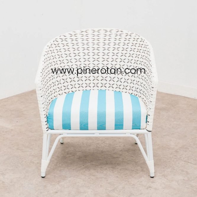 Kursi Outdoor Santai Rotan Sintetis Premium Dengan Cushion Warna Putih / Kingstone Lazy Chair.