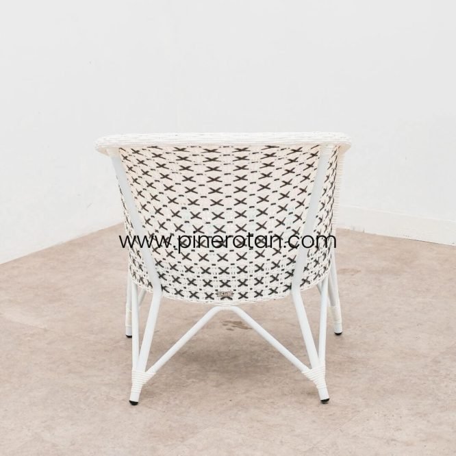 Kursi Outdoor Santai Rotan Sintetis Premium Dengan Cushion Warna Putih / Kingstone Lazy Chair.