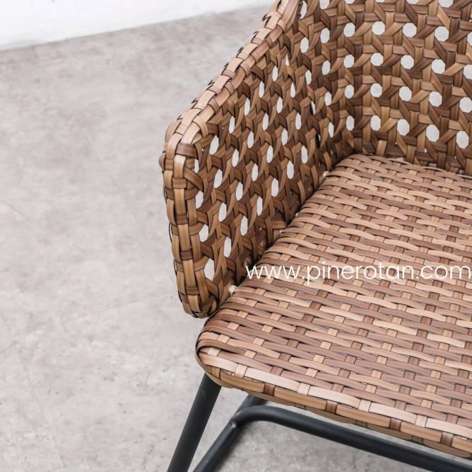 Set Meja Kursi Teras / Taman / Hotel / Villa Rotan Sintetis Outdoor / Maroko Terrace Set - Milan Table 2 Black Leg - Red pine