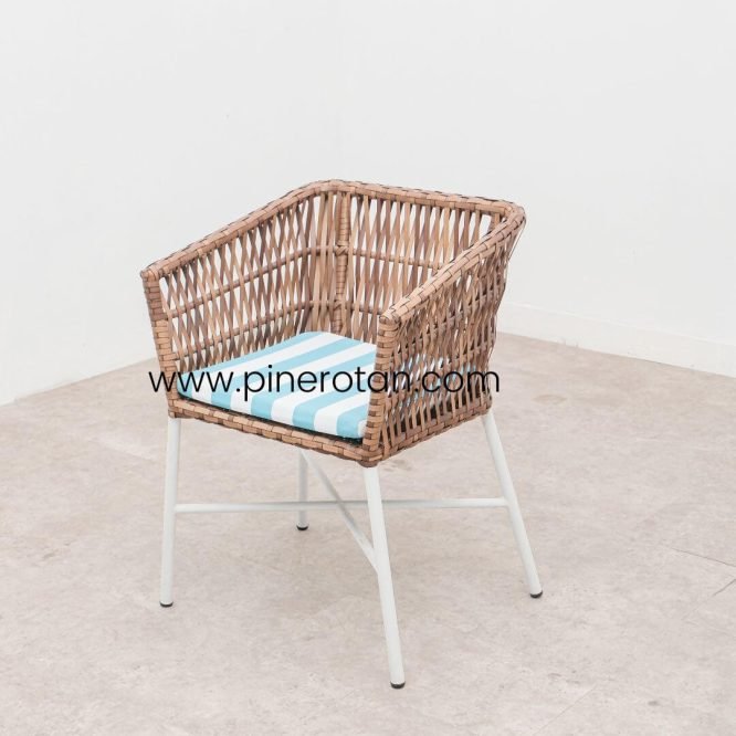 Teras Set Rotan Sintetis Premium + Cushion Dengan Meja Kayu Bulat / Salute Terrace Set - Milan II Side Table - Red pine