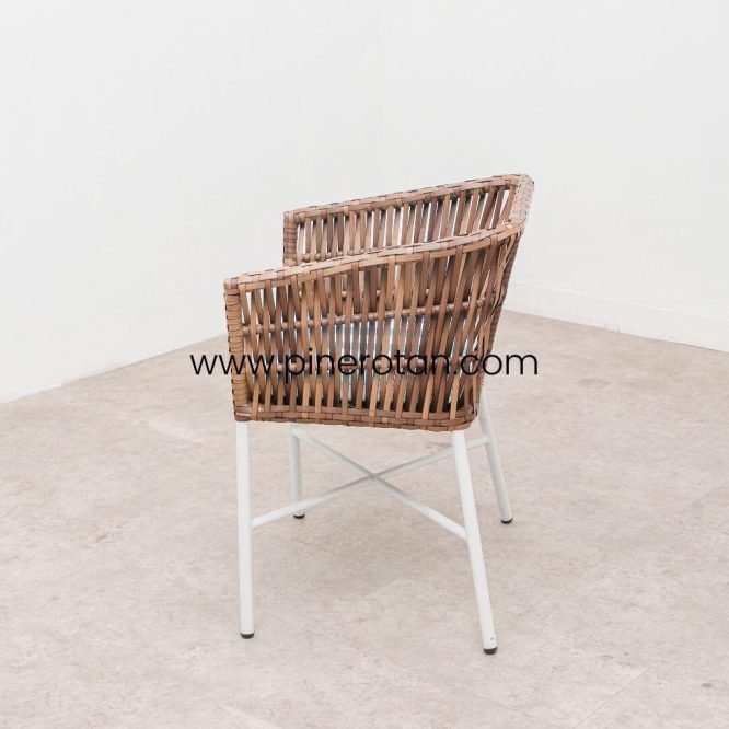 Teras Set Rotan Sintetis Premium + Cushion Dengan Meja Kayu Bulat / Salute Terrace Set - Milan II Side Table - Red pine