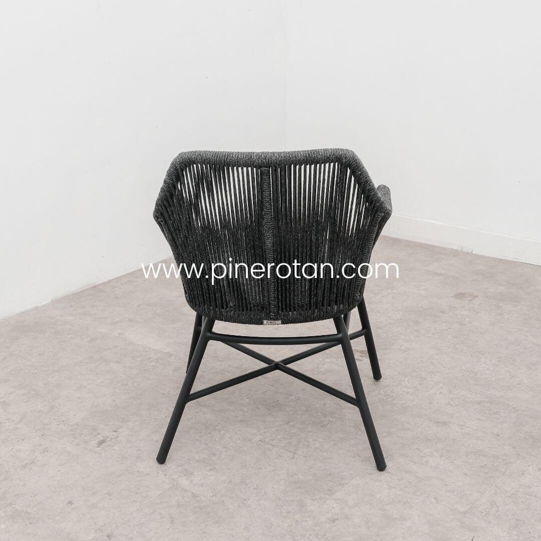 Kursi Set Teras Minimalis Modern Dengan Meja Kopi Bulat Hitam Natural / Marlyn Rope Terrace Set - Maroko Coffee Table kayu.