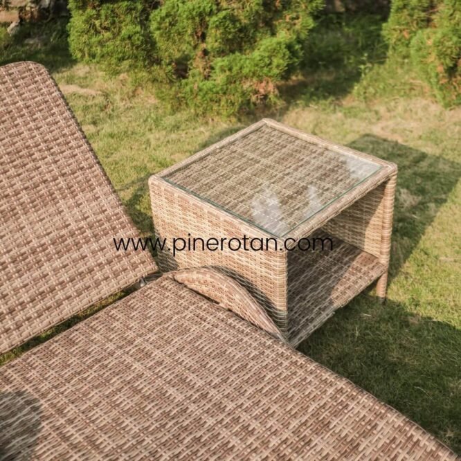 Kursi Kolam Renang Pantai + Meja Rotan Sintetis Dengan Cushion / Romeo SunBed With Fema Side Table - Seashell