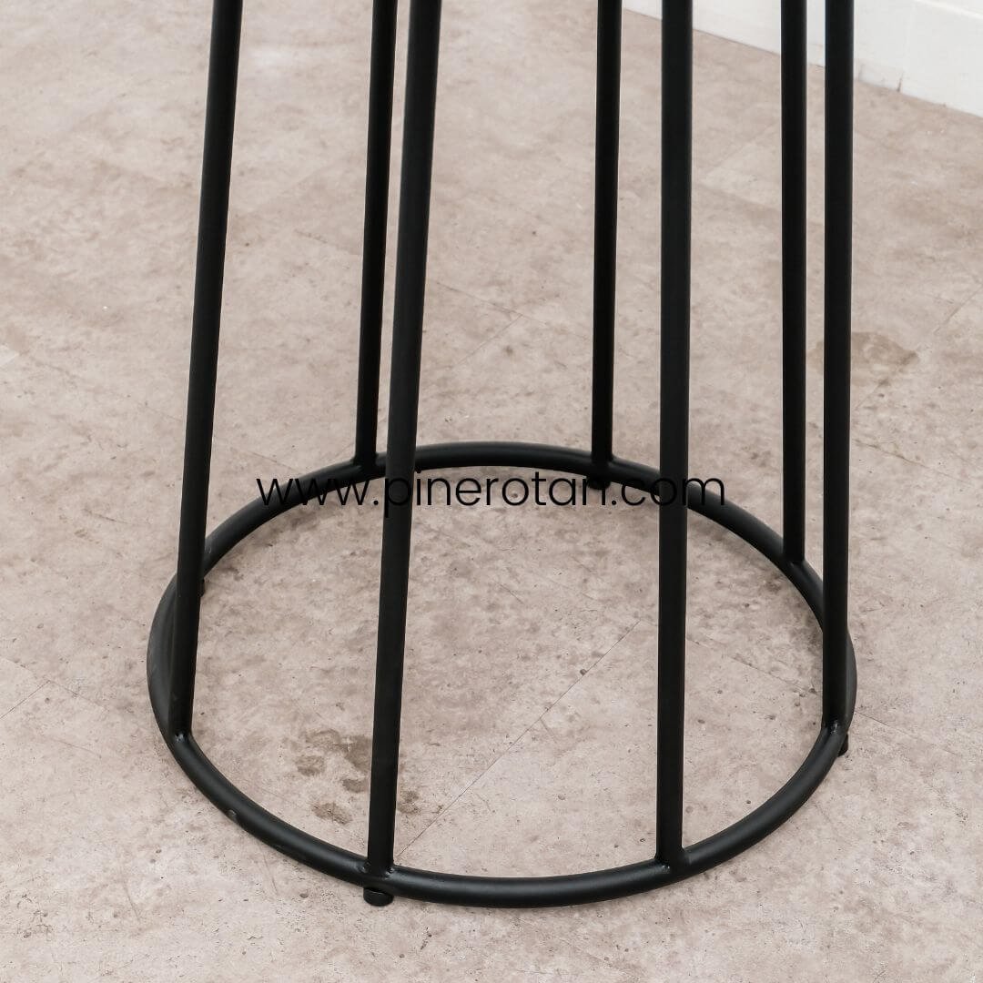 Kursi Set Teras Minimalis Modern Dengan Meja Kopi Bulat Hitam Natural / Marlyn Rope Terrace Set - Maroko Coffee Table kayu.