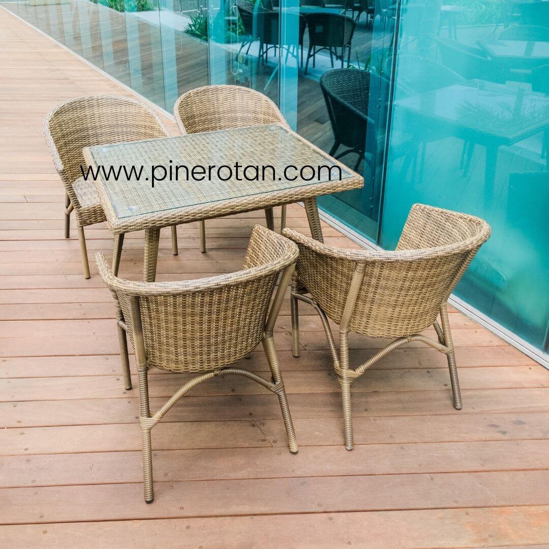 4 kursi 1 meja rotan sintetis - marriott hotel yogyakarta