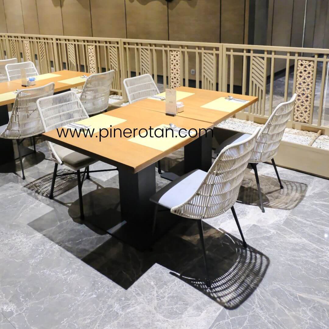 set meja makan rotan - marriott hotel yogyakarta