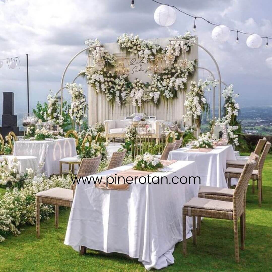 meja makan rotan sintetis - hotel amarantha prambanan
