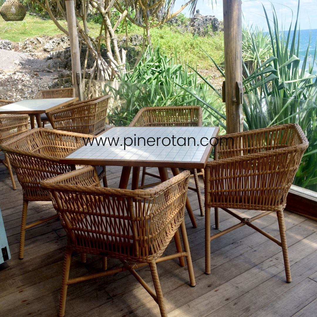 meja makan outdoor sintetis - Inessya Resort Gunungkidul