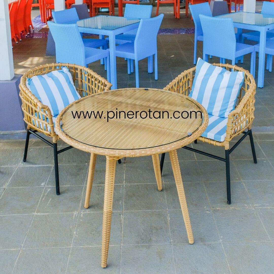 Meja Makan Sintetis Rotan - Pine Rotan