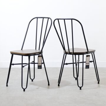 furniture retro vintage menempati ruang khusus