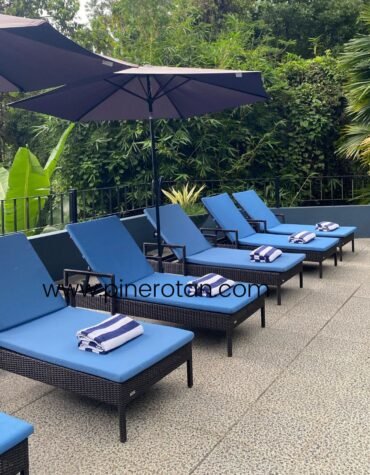 kursi santai pinggir kolam - borobudur sunbed