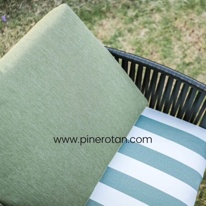 Kursi Cafe / Kursi Teras / Kursi Santai / Kursi Luar Ruangan / Kursi dengan sandaran tangan dan punggung - Cherry arm chair - Black
