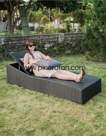 Bale-bale Sintetis Rotan - Nessan Sun Lounger