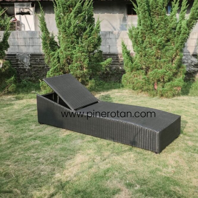 Kursi Santai Rotan Sintetis - Nessan Sun Lounger