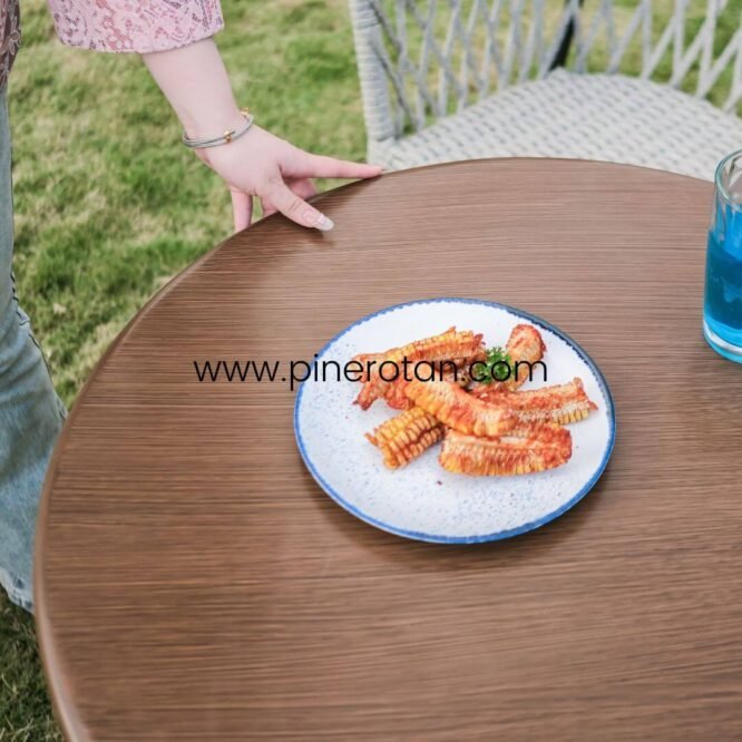 Meja Makan Outdoor