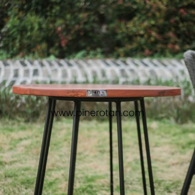 Meja Outdoor Solid Kayu - Maroko Side Table