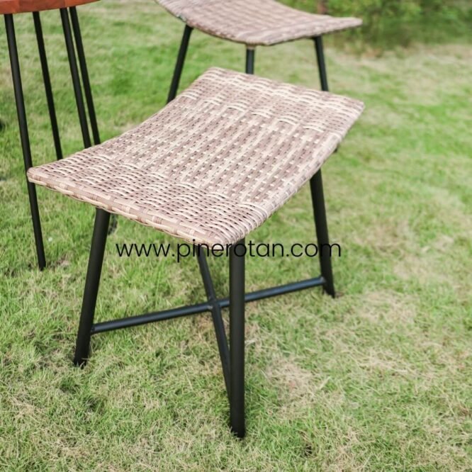 Stool Anyaman Rotan Sintetis - Karo Stoll