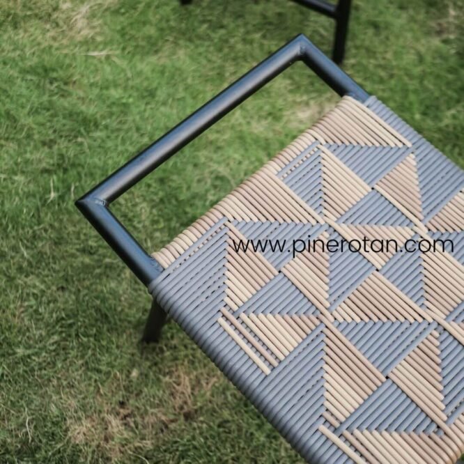 Stool Anyaman Rotan Sintetis - Island Stool