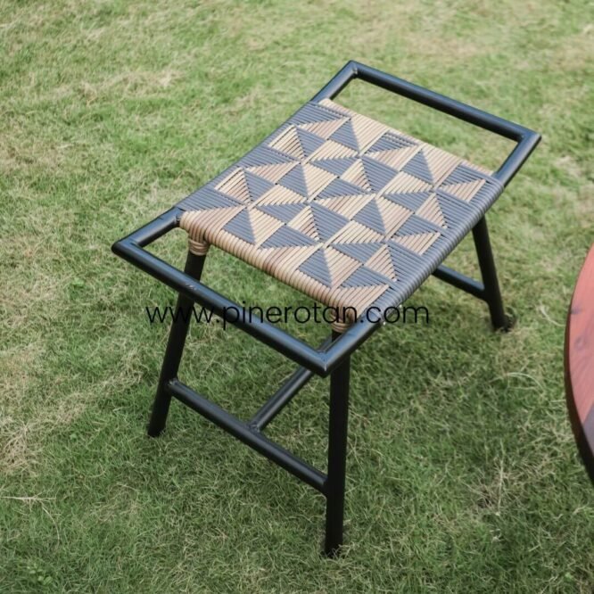 Stool Anyaman Rotan Sintetis - Island Terrace Set - Maroko Coffee Table