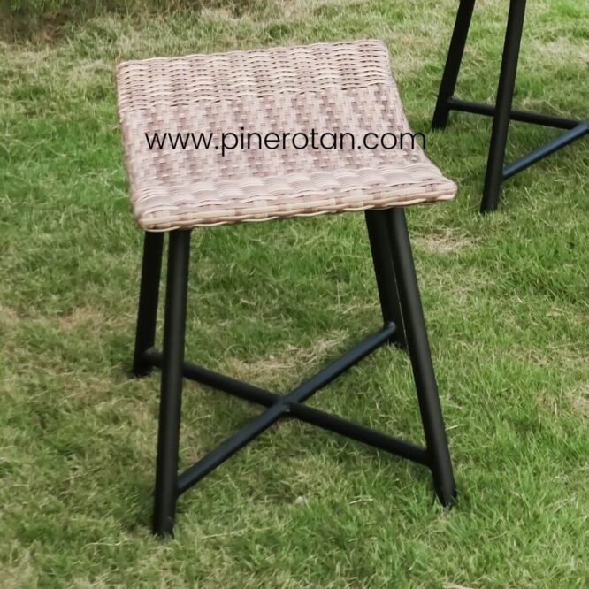 Stool Anyaman Sintetis Rotan - Karo Stoll