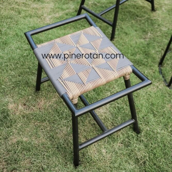 Stool Outdoor Rotan Hitam - Island Stool